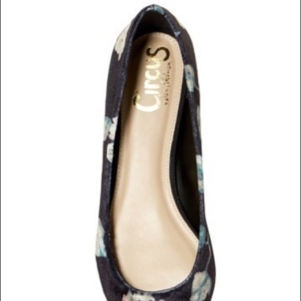 ๐2XHOSTPICK๐Sam Edelman Ryane Velvet Point Flats - Picture 4 of 4